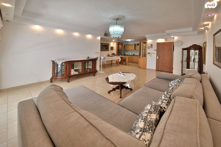 דירה, מנחם בגין, נווה גנים, קרית מוצקין