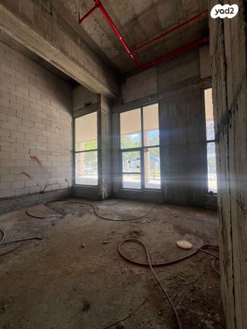 חנויות/ שטח מסחרי, דרך ארץ, חריש