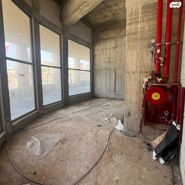 חנויות/ שטח מסחרי, דרך ארץ, חריש