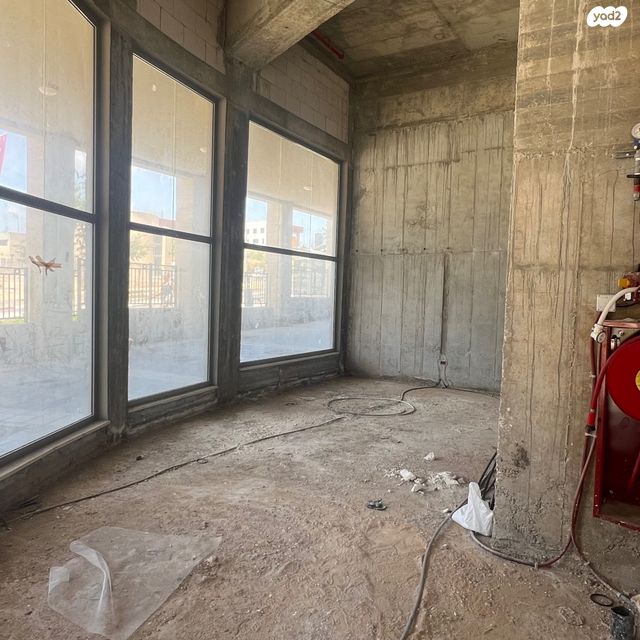 חנויות/ שטח מסחרי, דרך ארץ, חריש