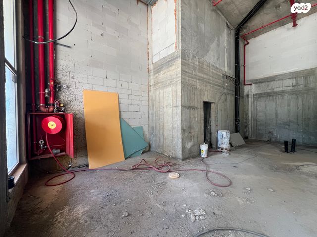 חנויות/ שטח מסחרי, דרך ארץ, חריש