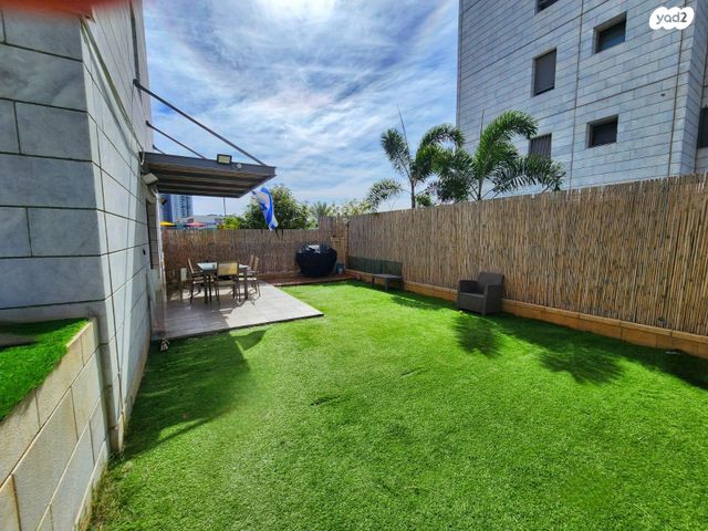 דופלקס, שדרות הרצל, נאות שמיר, יבנה