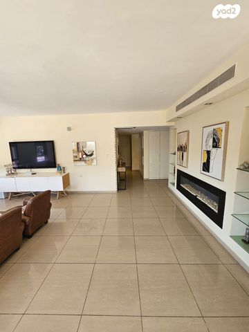 גג/ פנטהאוז, אלוף הניצחון, עליות, רמת גן