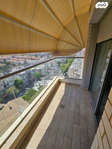 גג/ פנטהאוז, אלוף הניצחון, עליות, רמת גן