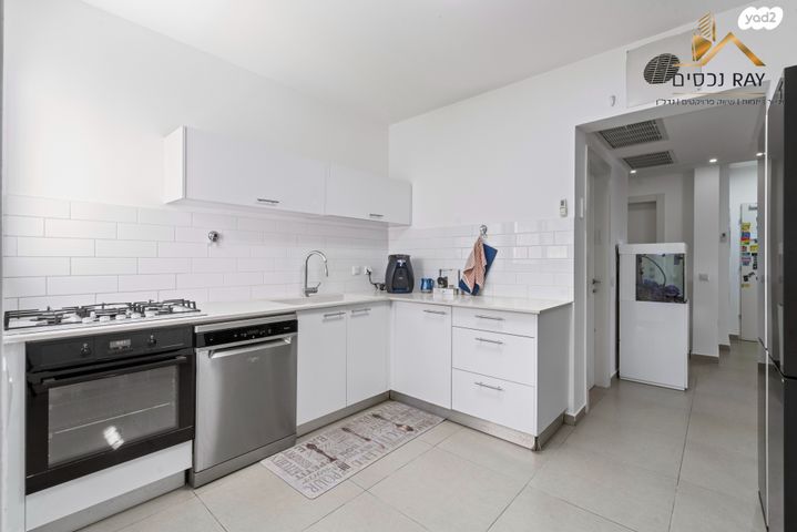 דירת גן, שדרות הרצל, נאות שמיר, יבנה