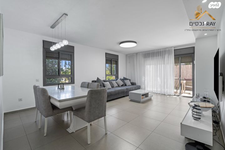 דירת גן, שדרות הרצל, נאות שמיר, יבנה