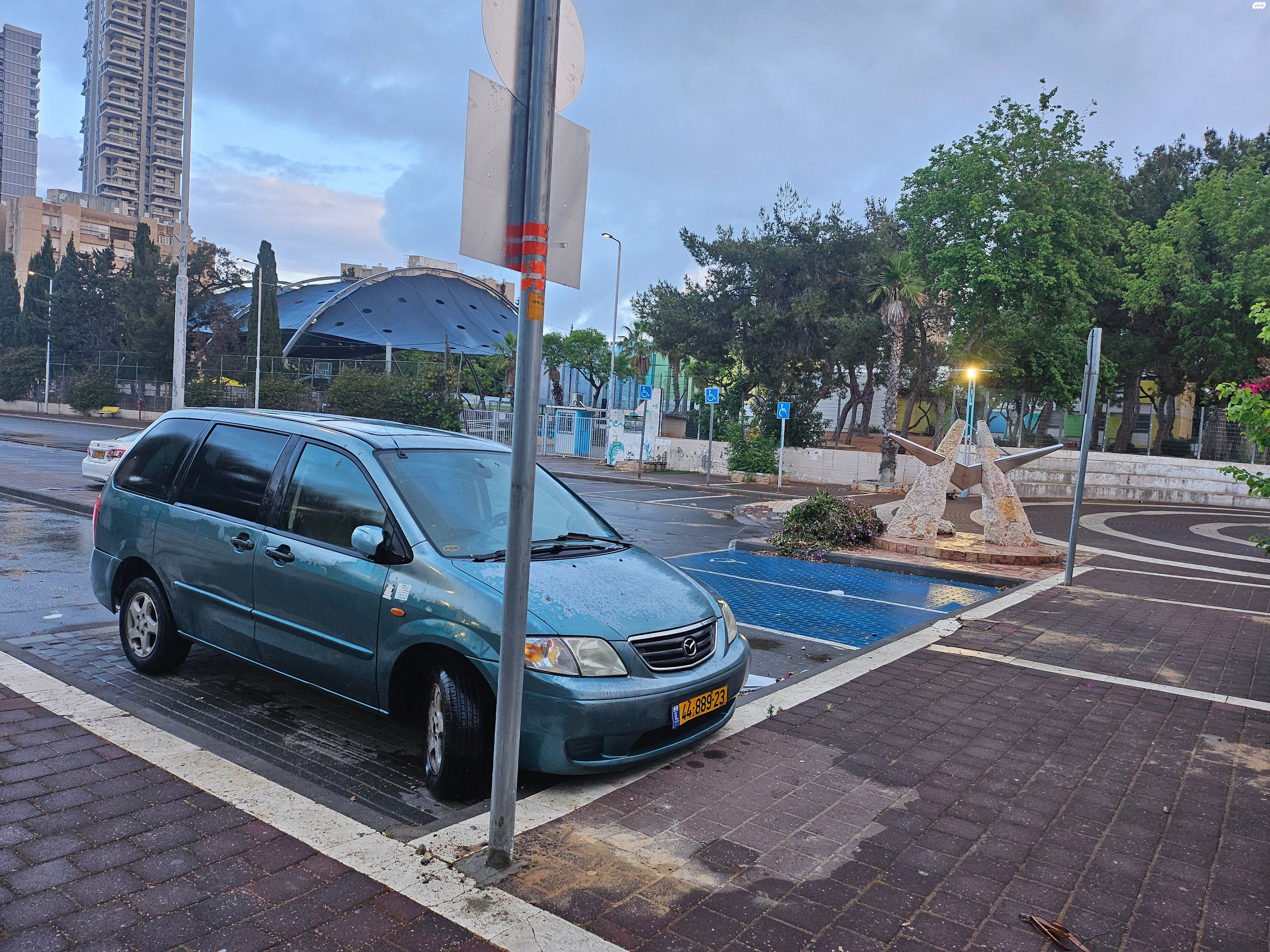 מודעת רכב מאזדה MPV