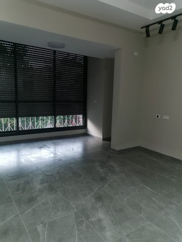 דירה, רש"י, חיפה