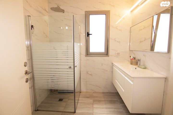 גג/ פנטהאוז, החותרים, טירת כרמל