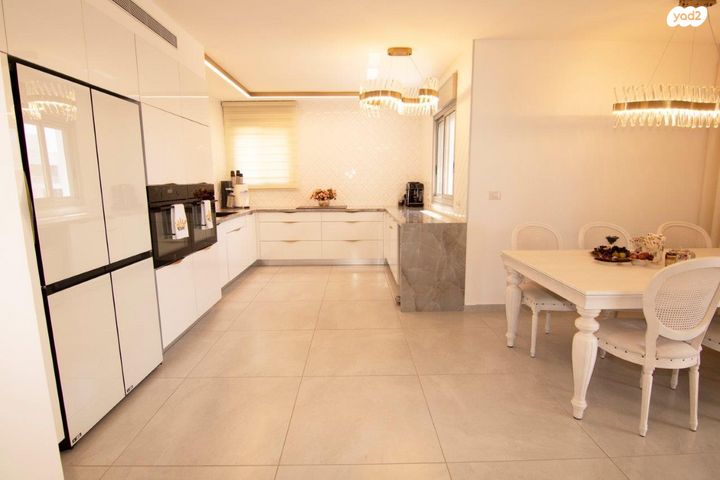 גג/ פנטהאוז, החותרים, טירת כרמל