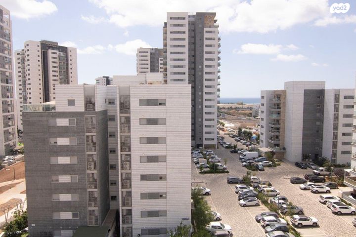 גג/ פנטהאוז, החותרים, טירת כרמל