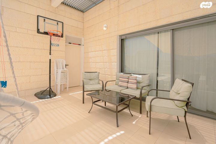 גג/ פנטהאוז, נרקיס 34, הפרחים, חריש