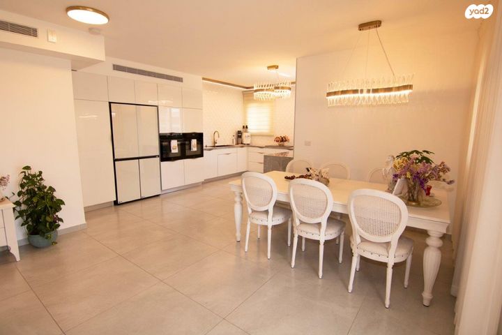 גג/ פנטהאוז, החותרים, טירת כרמל