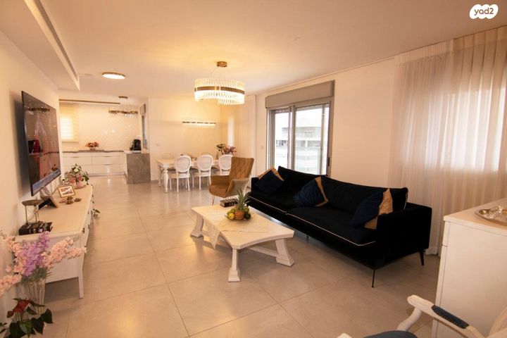 גג/ פנטהאוז, החותרים, טירת כרמל