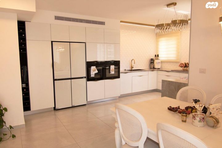 גג/ פנטהאוז, החותרים, טירת כרמל