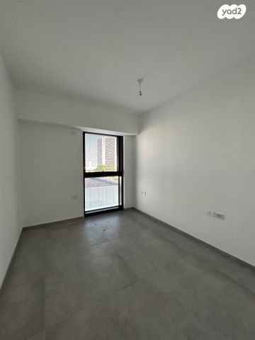 דירה, ליאונרדו דה וינצ'י 14, גני שרונה, קרית הממשלה, תל אביב יפו