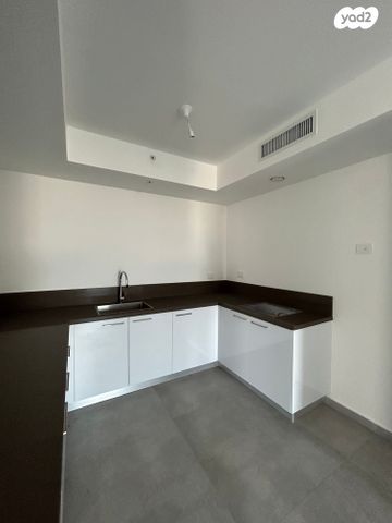 דירה, ליאונרדו דה וינצ'י 14, גני שרונה, קרית הממשלה, תל אביב יפו