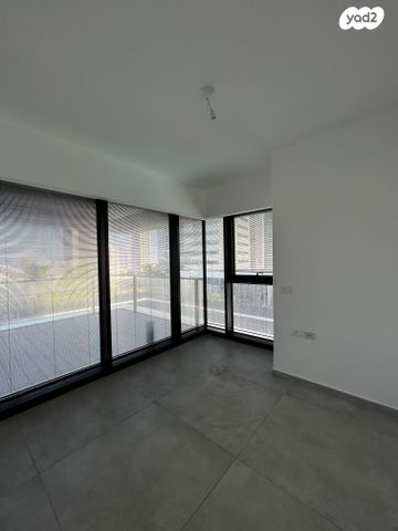 דירה, ליאונרדו דה וינצ'י 14, גני שרונה, קרית הממשלה, תל אביב יפו