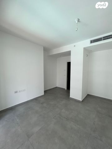 דירה, ליאונרדו דה וינצ'י 14, גני שרונה, קרית הממשלה, תל אביב יפו