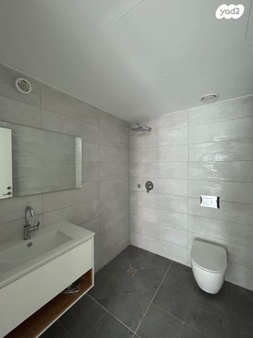 דירה, ליאונרדו דה וינצ'י 14, גני שרונה, קרית הממשלה, תל אביב יפו