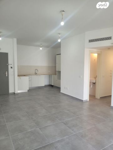 דירה, אבני חן, חריש