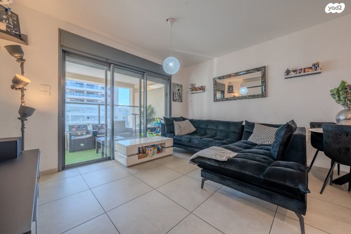 דירה, טופז, אבני חן, חריש