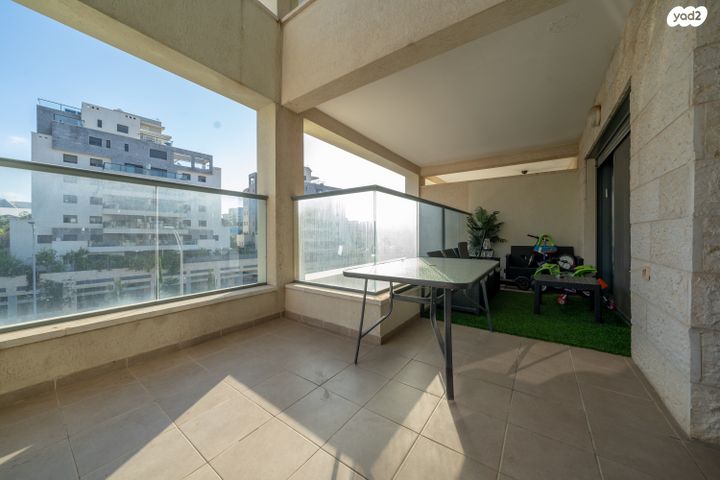 דירה, טופז, אבני חן, חריש