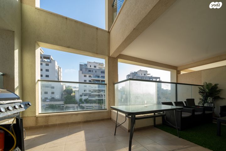 דירה, טופז, אבני חן, חריש