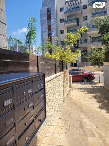 דירה, אבני חן, חריש