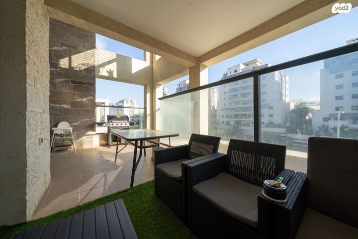 דירה, טופז, אבני חן, חריש