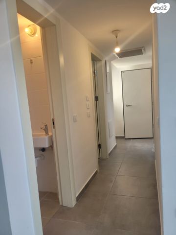 דירה, אבני חן, חריש