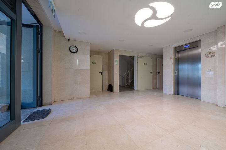 דירה, טופז, אבני חן, חריש