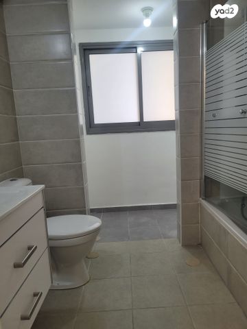 דירה, אבני חן, חריש