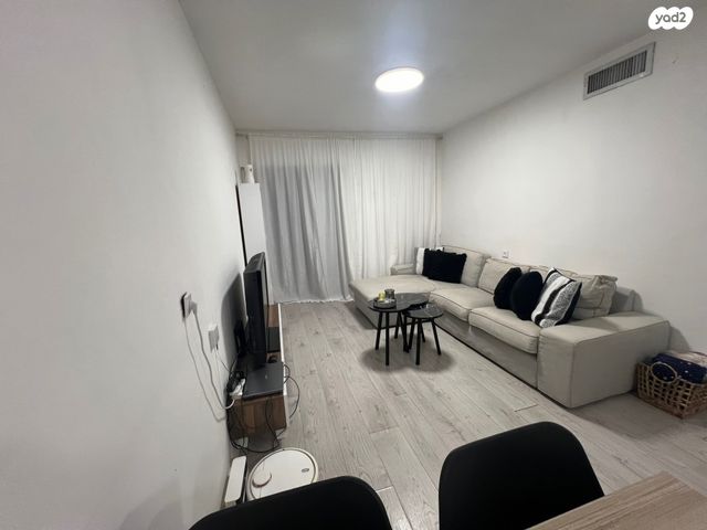 דירה, הנשיא, גבעת שמואל