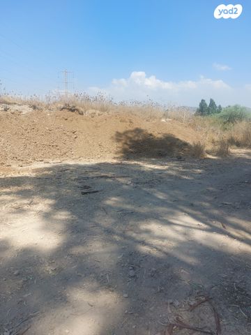 מבני תעשיה, מפעלי נחם הר טוב