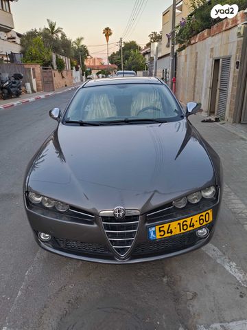 159 4X2 Medium אוט׳ דיזל סדאן 4 דל 2.4 (200 כ״ס)