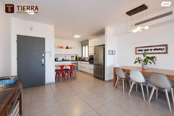 דירה, רמת אמיר, קדימה צורן