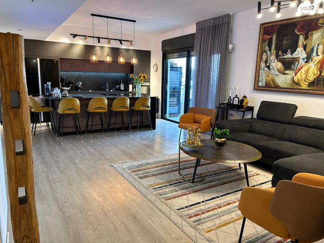 דירה, נווה גן, רמת השרון