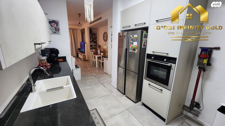 דירת גן, כלנית, הפרחים, חריש