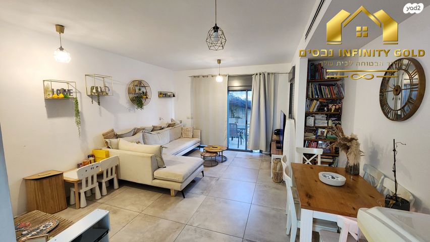 דירת גן, כלנית, הפרחים, חריש