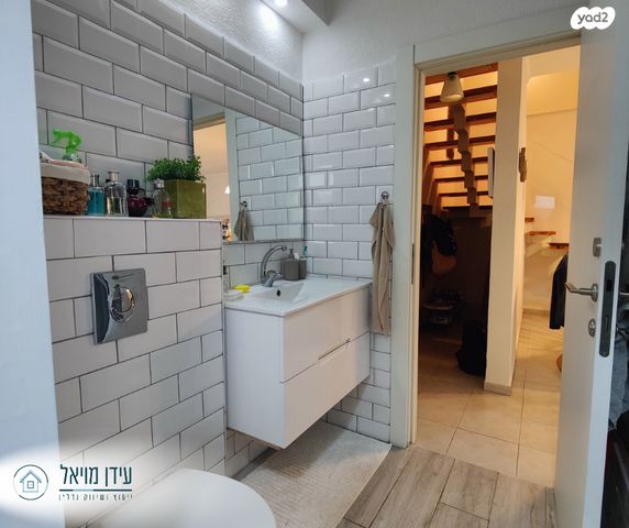 דו משפחתי, בת חפר