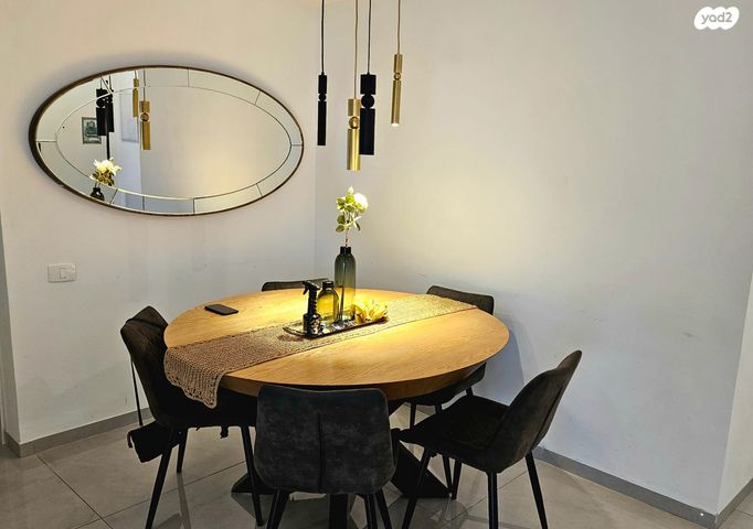 גג/ פנטהאוז, הצנחנים, אריק שרון, נהריה