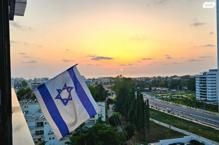 גג/ פנטהאוז, הצנחנים, אריק שרון, נהריה