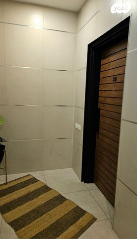 גג/ פנטהאוז, הצנחנים, אריק שרון, נהריה