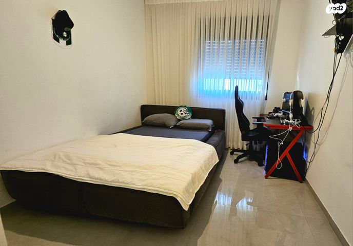 גג/ פנטהאוז, הצנחנים, אריק שרון, נהריה