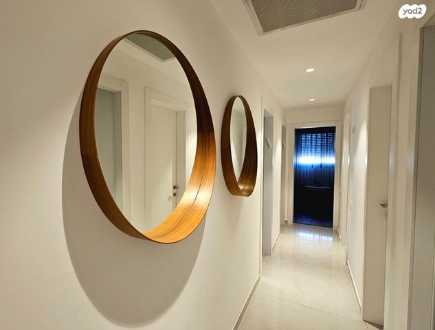 גג/ פנטהאוז, הצנחנים, אריק שרון, נהריה