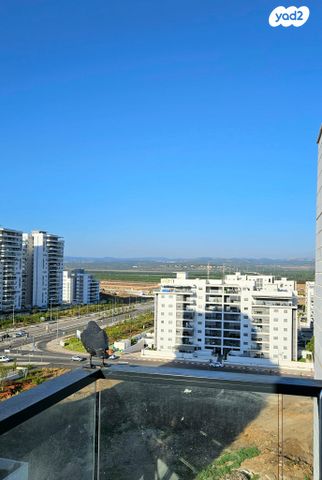 גג/ פנטהאוז, הצנחנים, אריק שרון, נהריה