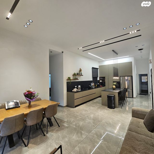 נווה שרון / שער העיר