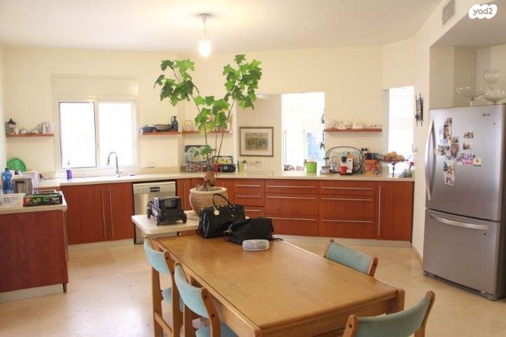 דו משפחתי, קיסריה