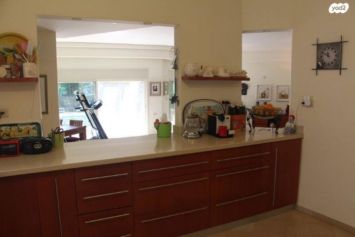 דו משפחתי, קיסריה